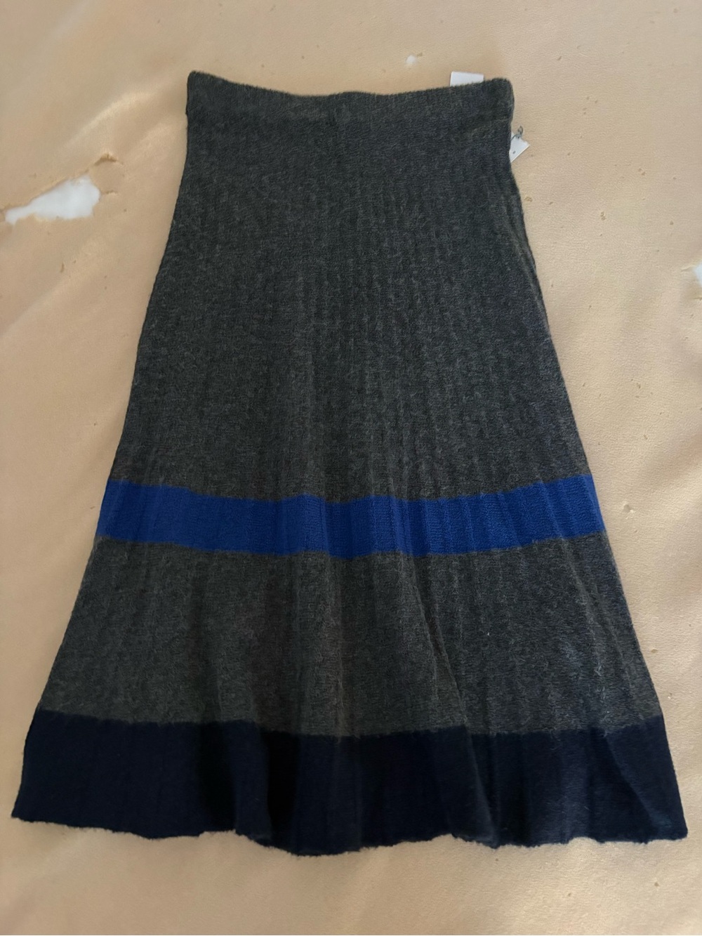 Liz Claiborne Gray Knit A-Line Skirt with Blue & Navy Bands